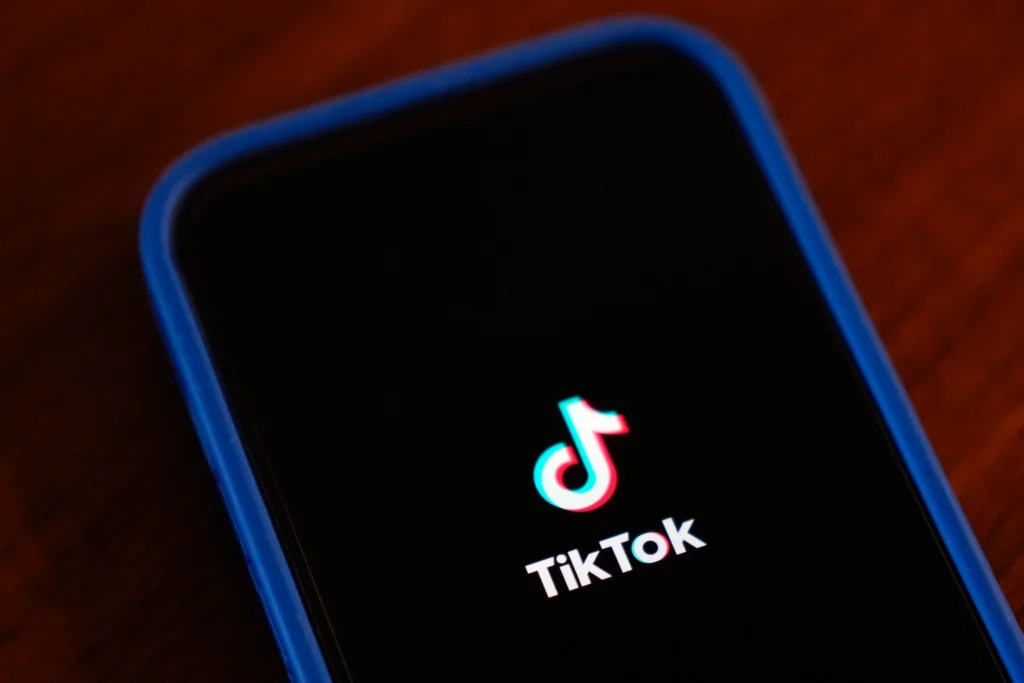 TikTok’s Footnotes Launches in the U.S., A New Era of Community Fact-Checking 4 TikTok Footnotes fact-check feature interface